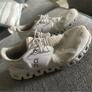 On cloud womens 8.5 white
